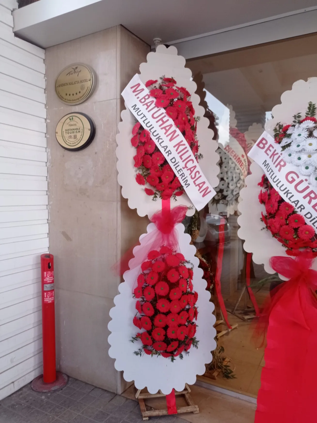 Kırmızı Gerbera İki Katlı Ayaklı Sepet - Malatya Çiçekçi By Soydan