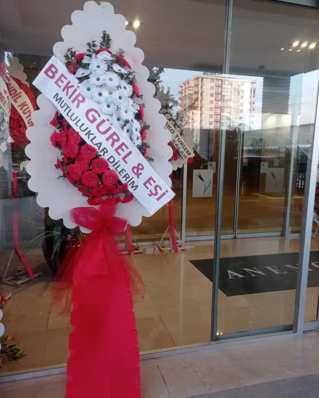 Kırmızı Tüllü Gerbera Ayaklı Sepet - Malatya Çiçekçi By Soydan