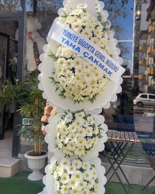 Üç Katlı Beyaz Papatya Ayaklı Sepet - Malatya Çiçekçi By Soydan
