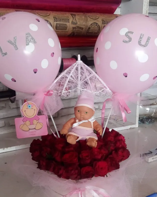 Balonlu Kız Bebek Gül Aranjmanı - Malatya Çiçekçi By Soydan