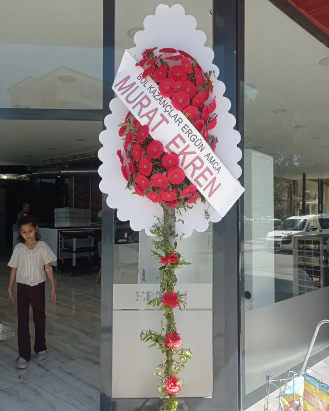 Yeşil Gövdeli Kırmızı Gerbera Ayaklı Sepet - Malatya Çiçekçi By Soydan