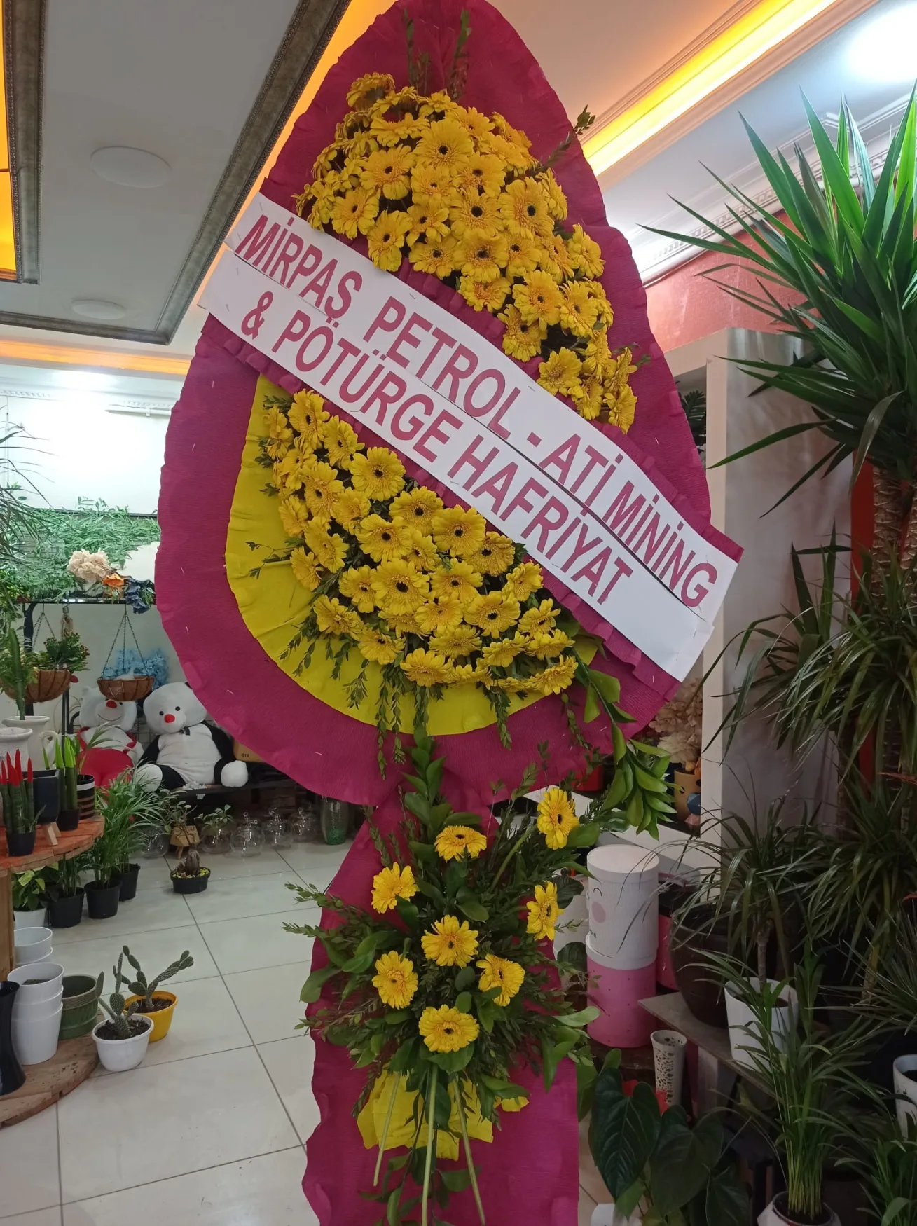 Sarı Gerbera Pembe Çerçeveli Ayaklı Sepet - Malatya Çiçekçi By Soydan (2)