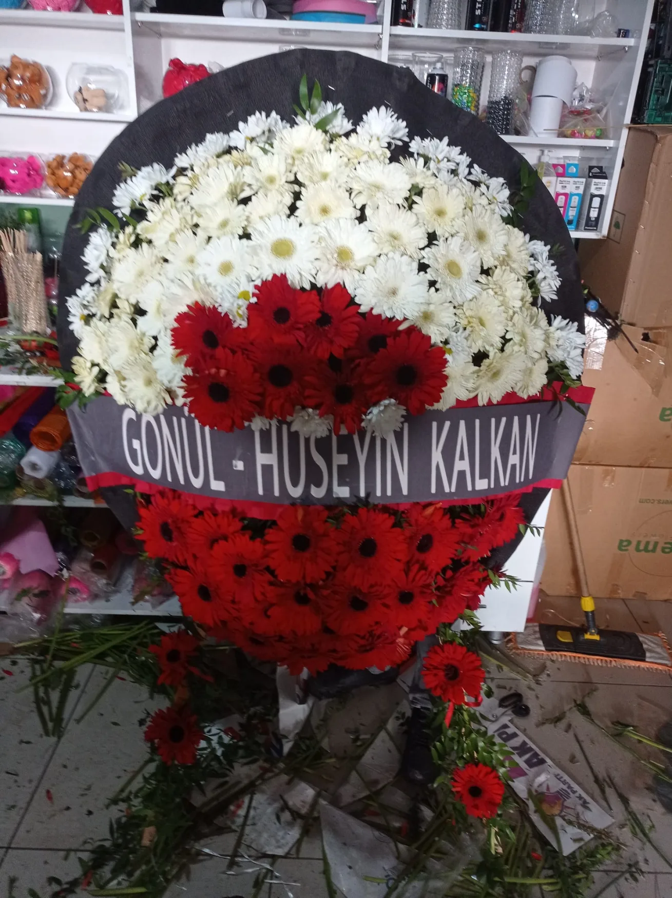 Kırmızı Beyaz Cenaze Çelengi - Malatya Çiçekçi By Soydan