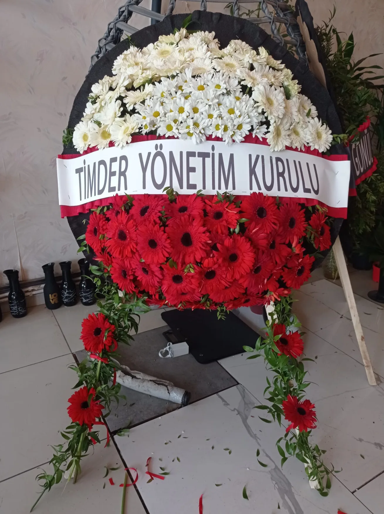 Kırmızı Beyaz Gerbera Çelenk - Malatya Çiçekçi By Soydan