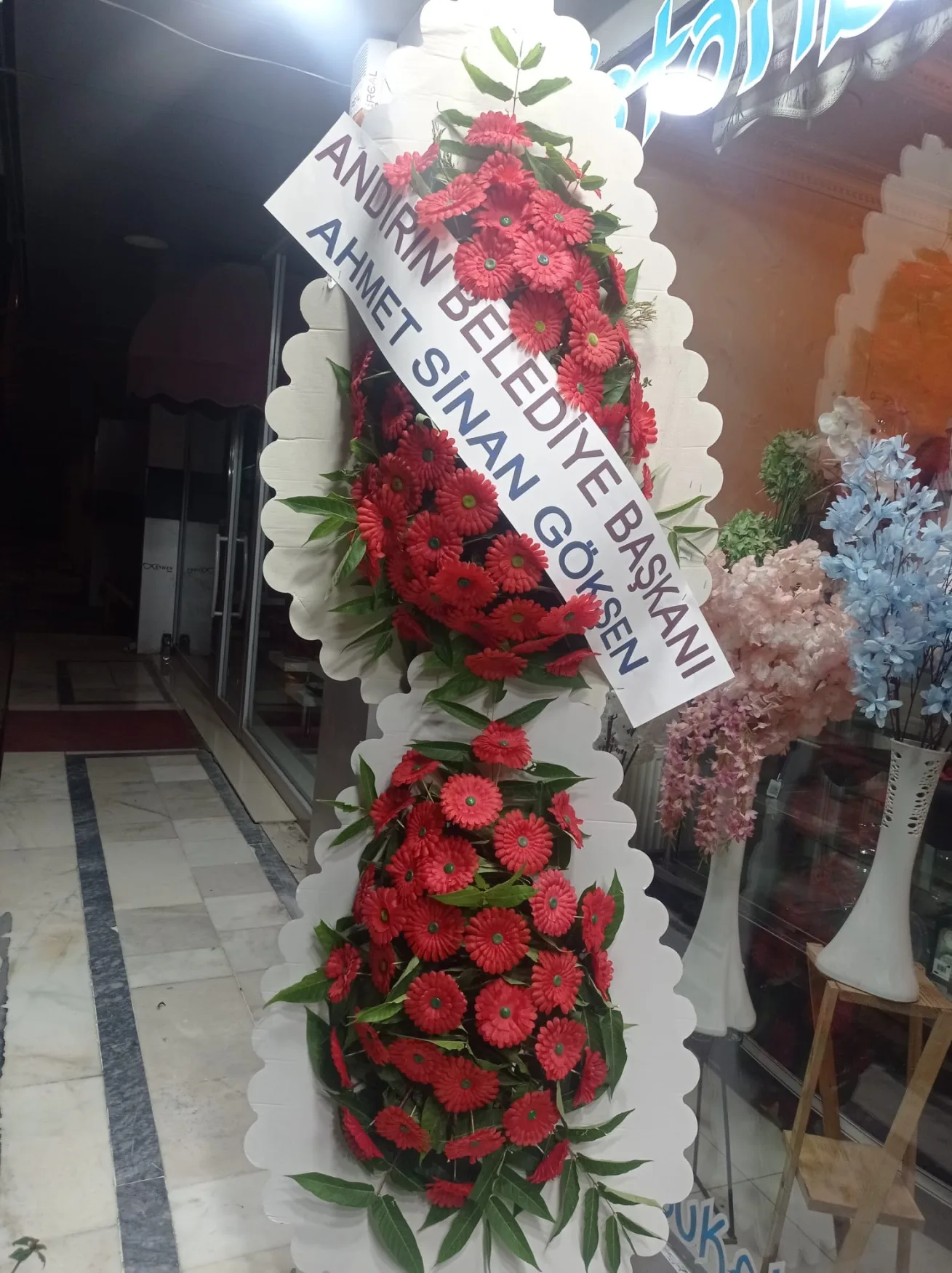 İki Katlı Kırmızı Gerbera Tebrik Sepeti - Malatya Çiçekçi By Soydan