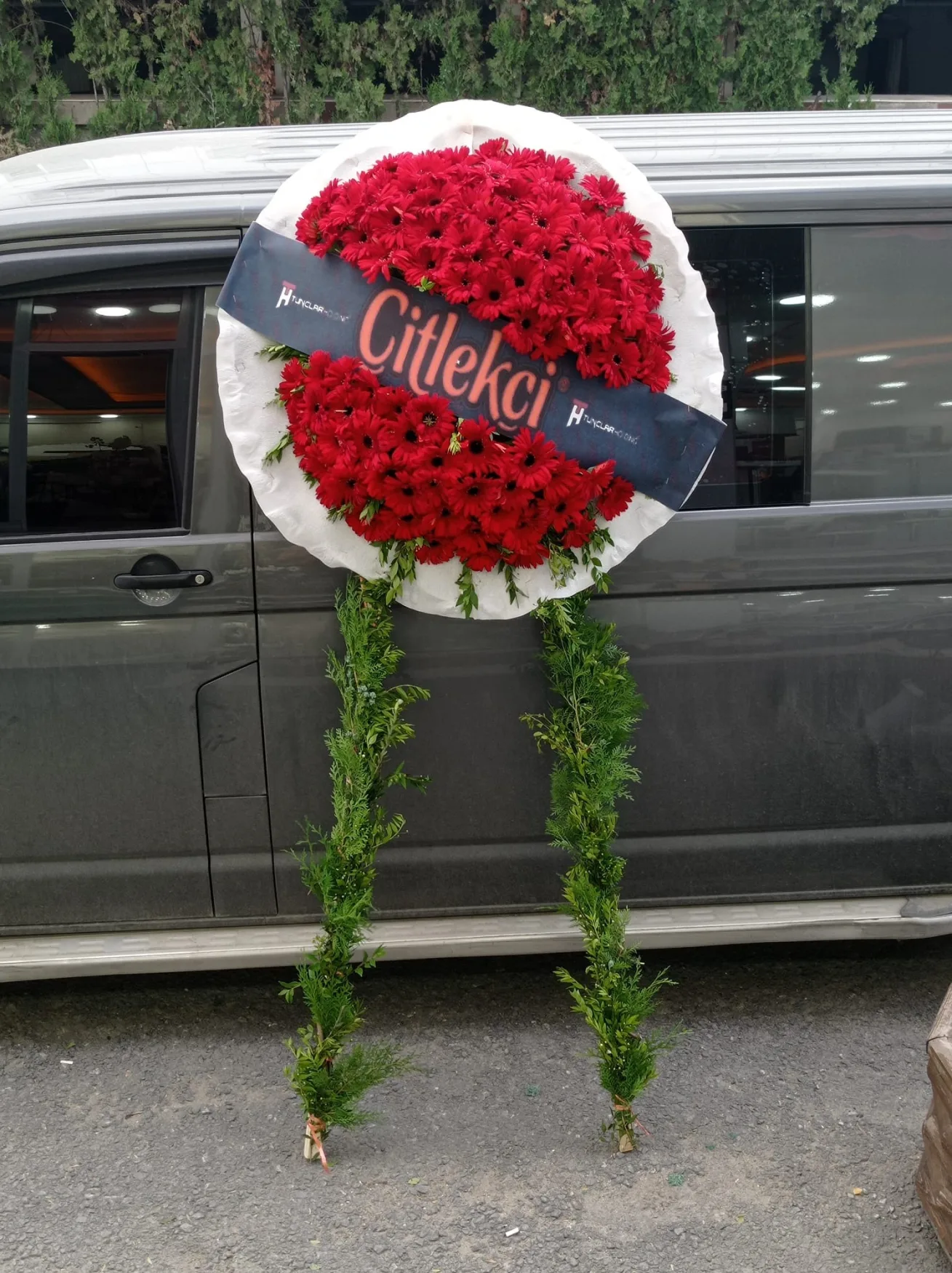 Kırmızı Gerbera Yuvarlak Çelenk - Malatya Çiçekçi By Soydan
