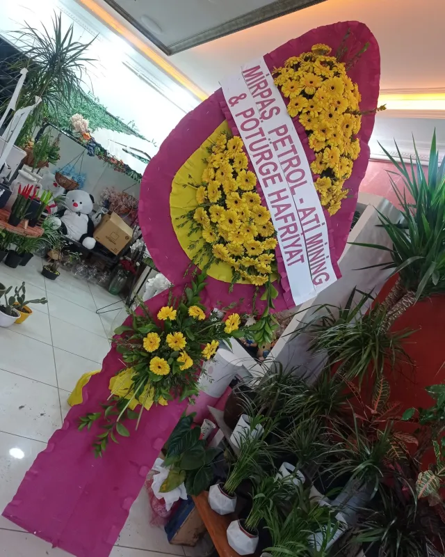 Sarı Gerbera Pembe Çerçeveli Ayaklı Sepet - Malatya Çiçekçi By Soydan