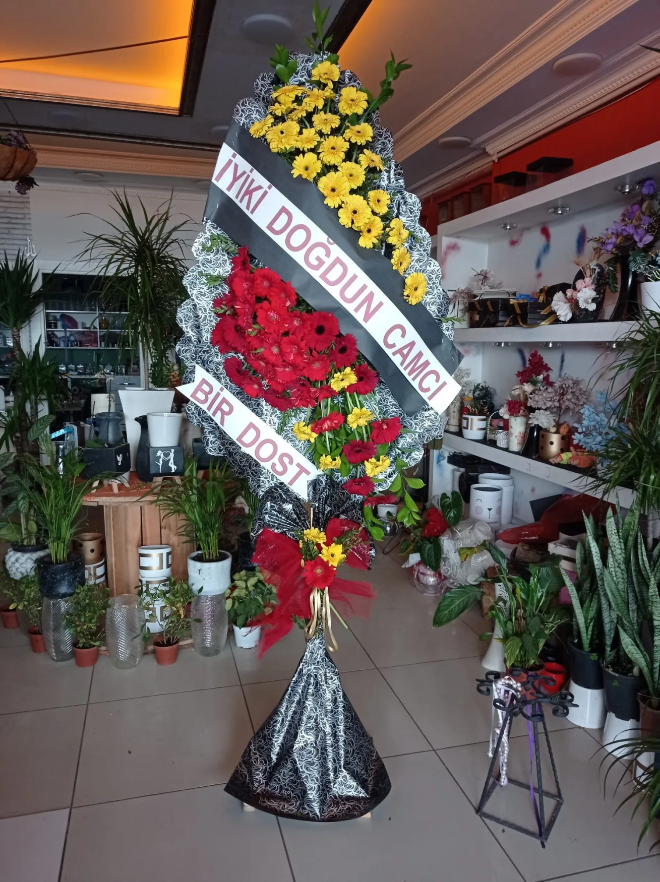 Sarı Kırmızı Gerbera Ayaklı Sepet - Malatya Çiçekçi By Soydan