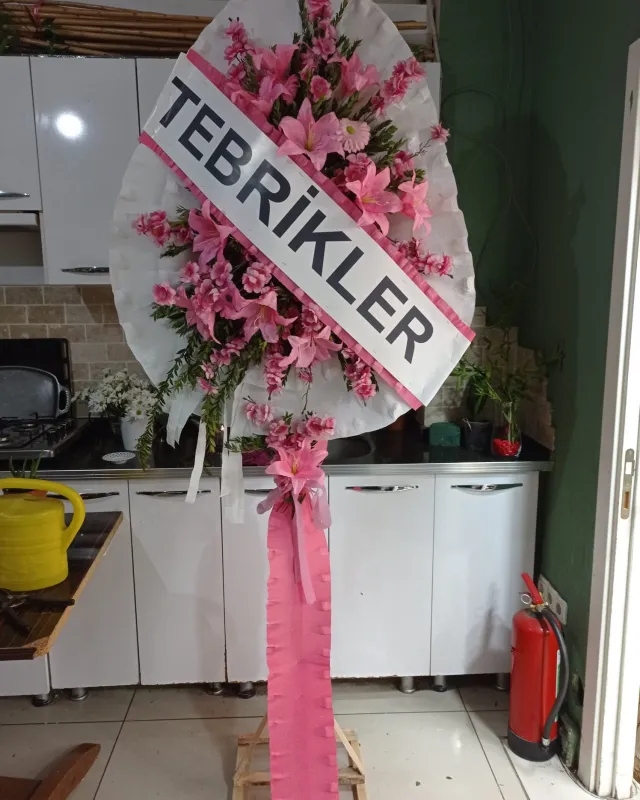 Pembe Lilyumlu Tebrikler Ayaklı Sepeti - Malatya Çiçekçi By Soydan