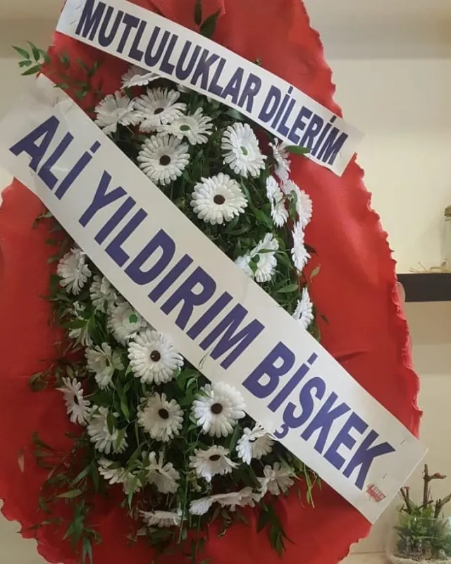 Beyaz Gerbera Kırmızı Çerçeveli Ayaklı Sepet - Malatya Çiçekçi By Soydan