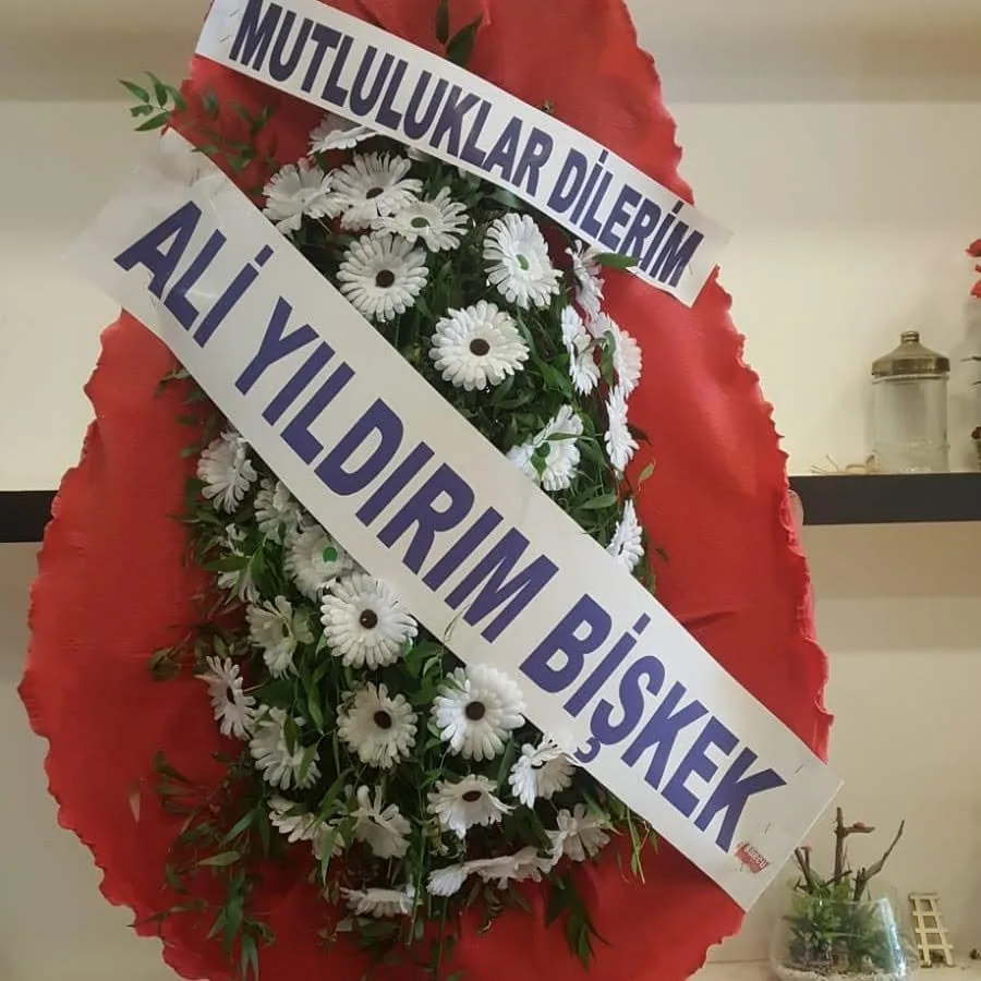 Beyaz Gerbera Kırmızı Çerçeveli Ayaklı Sepet - Malatya Çiçekçi By Soydan